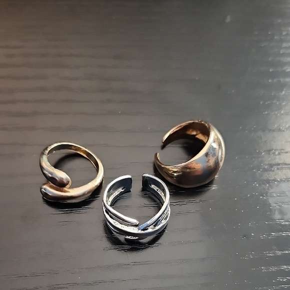 Hot Topic Jewelry - Elegant Silver and Gold Ring Set